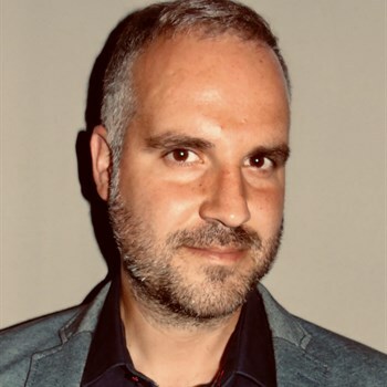 Retrato fotográfico de Oliver Escobar