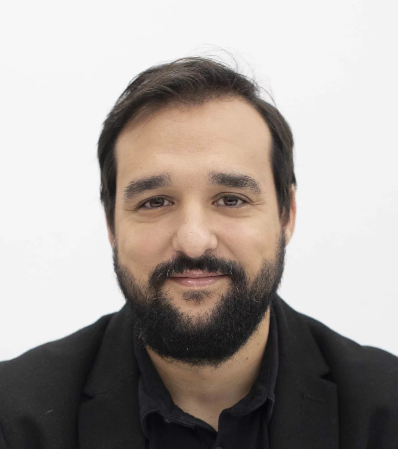 Retrato fotográfico de Raúl Oliván